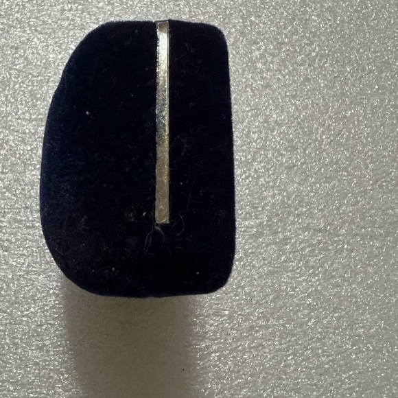 Montana Silversmith brand earrings NWT in original box - Picture 8 of 8